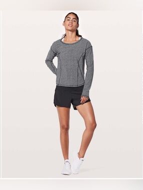 Lululemon On Pace Long Sleeve Size 4 in Monochronic Black